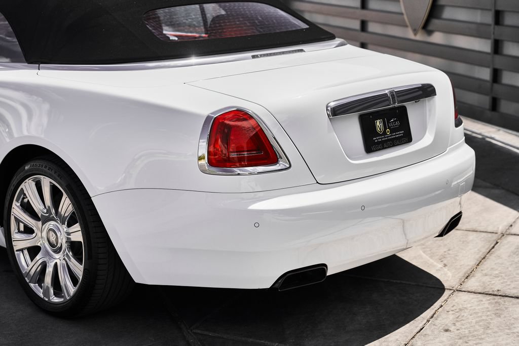 Used 2018 Rolls-Royce Dawn RWD image 11