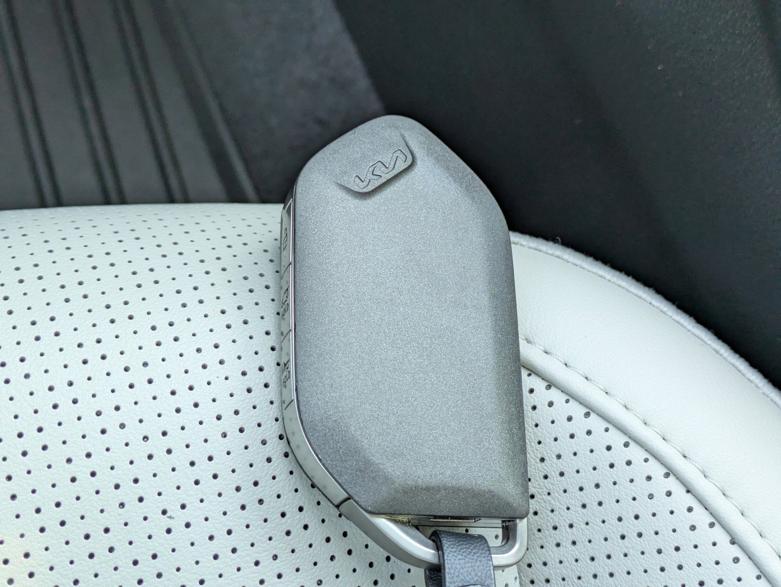 Certified 2025 Kia Sorento SX image 31