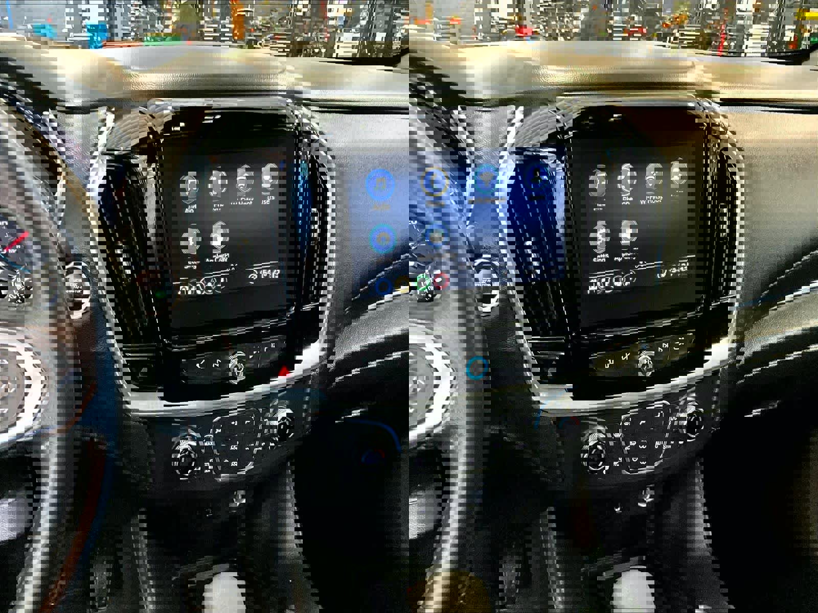 Used 2022 Chevrolet Traverse LT AWD/4WD image 19