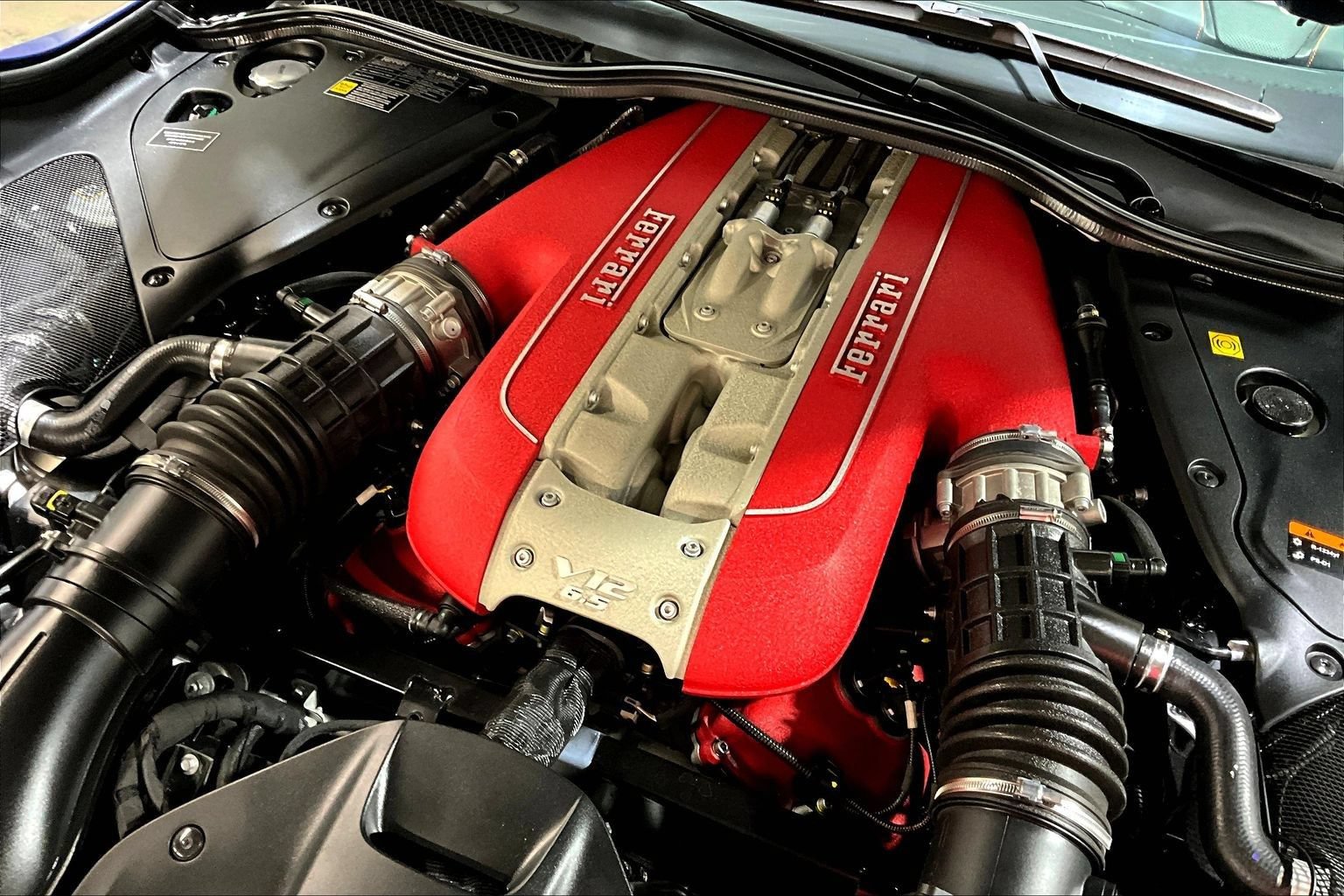 Used 2022 Ferrari 812 GTS RWD image 25