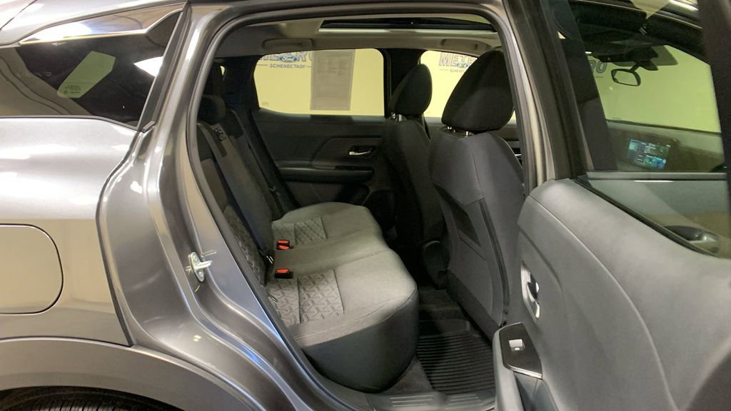 Used 2025 Nissan Kicks SV w/ SV Premium Package image 13