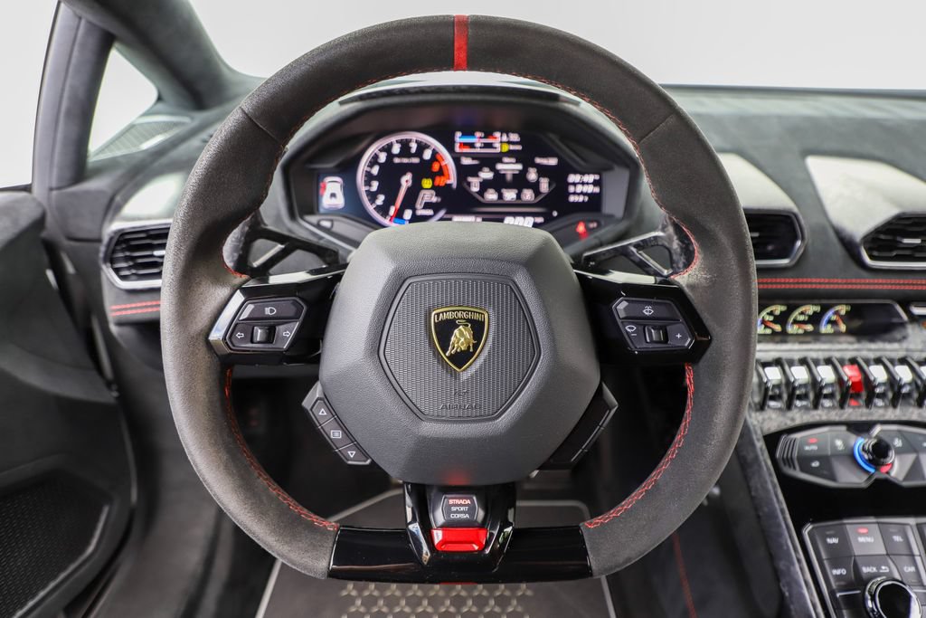 Used 2018 Lamborghini Huracan Performante AWD/4WD image 18