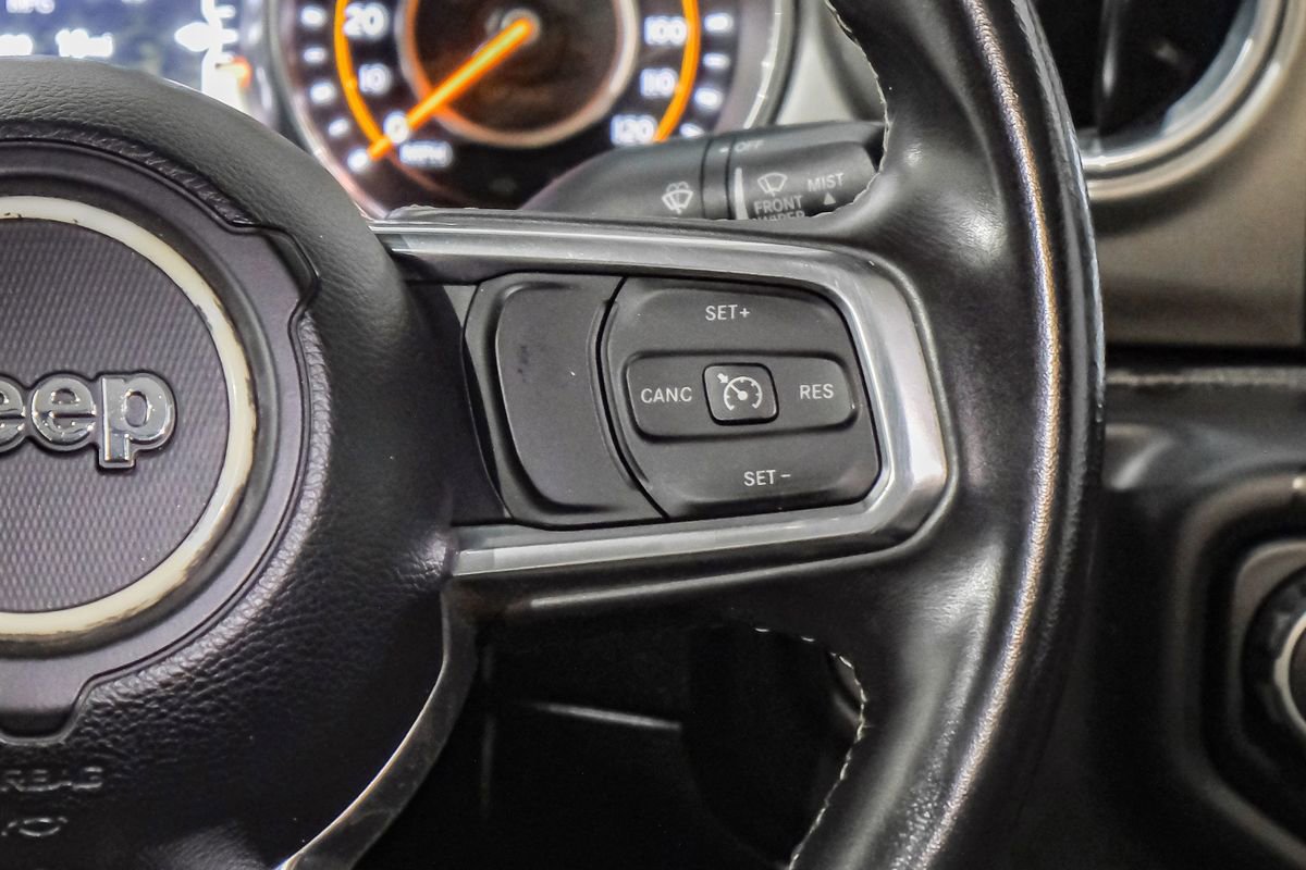 Used 2018 Jeep Wrangler Unlimited Sahara image 17