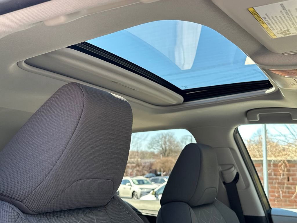 Used 2021 Toyota RAV4 XLE w/ Convenience Package image 12