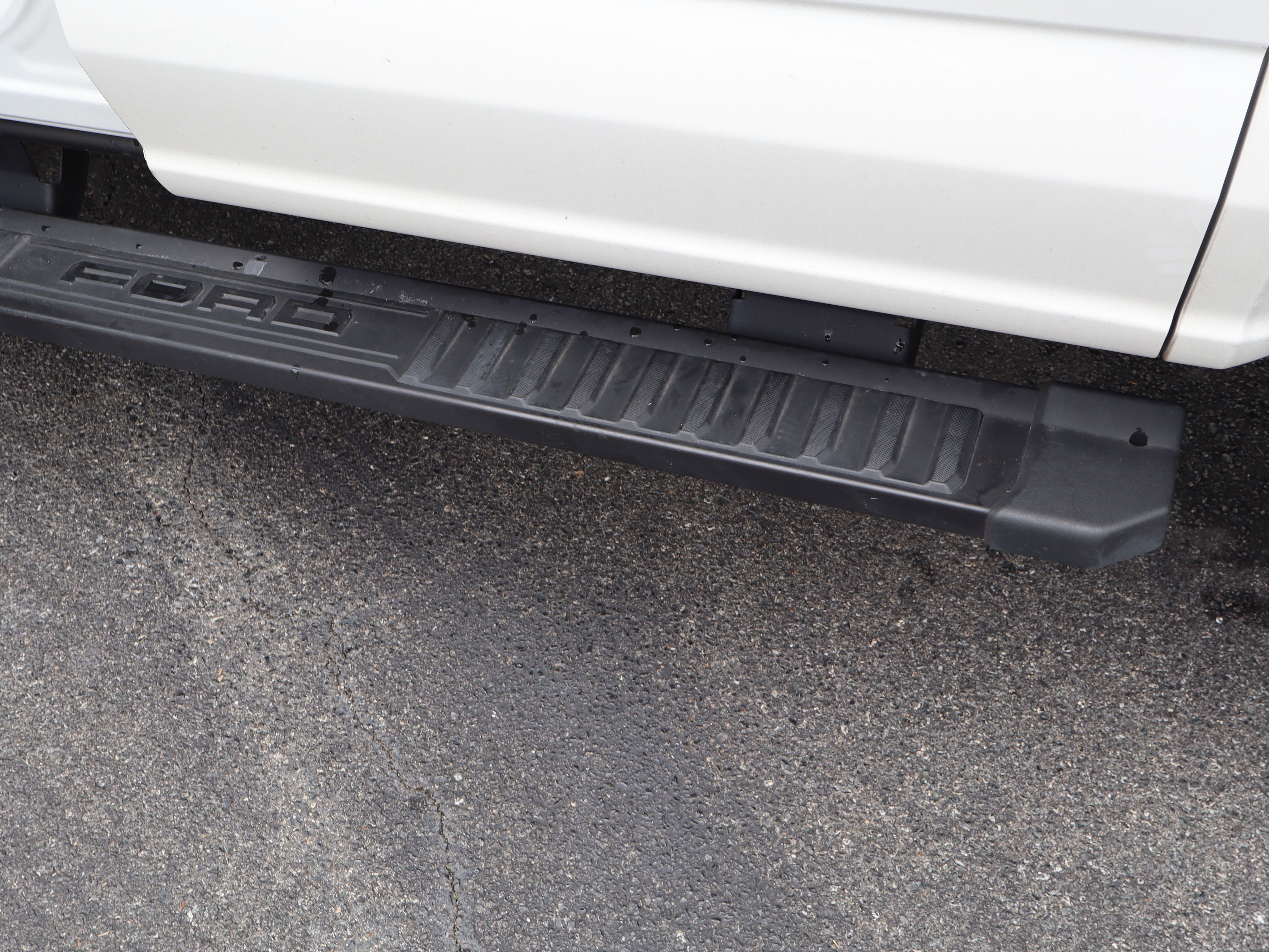 Used 2025 Ford F350 Lariat w/ Black Appearance Package image 39