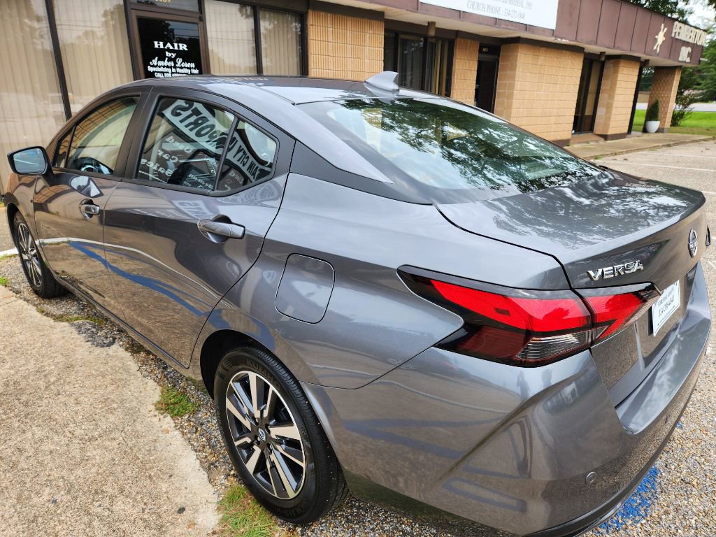 Used 2024 Nissan Versa SV image 3