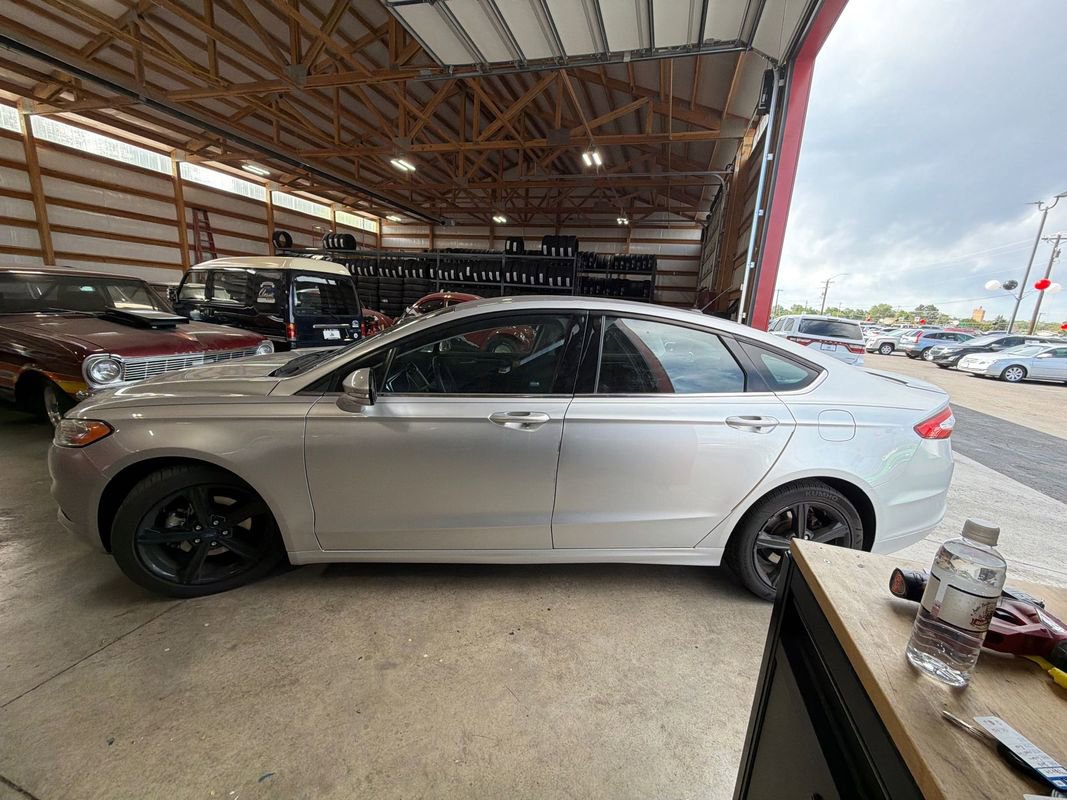 Used 2016 Ford Fusion SE FWD image 11