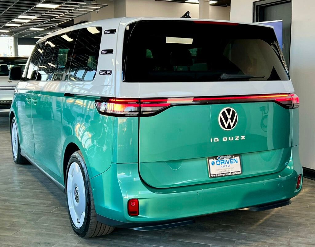 Used 2025 Volkswagen ID. Buzz 1st Edition image 3