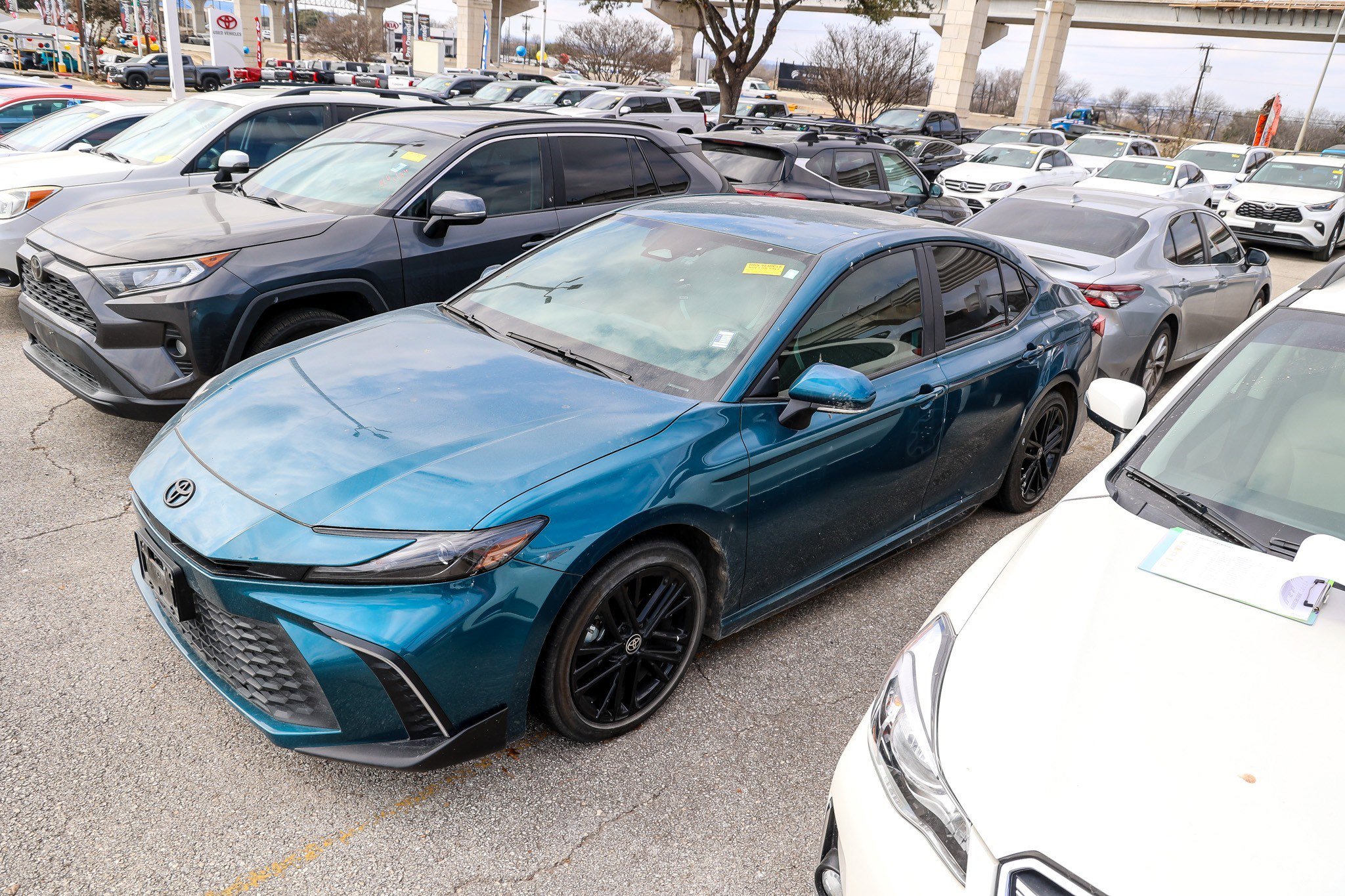 Certified 2025 Toyota Camry SE w/ Convenience Package image 3