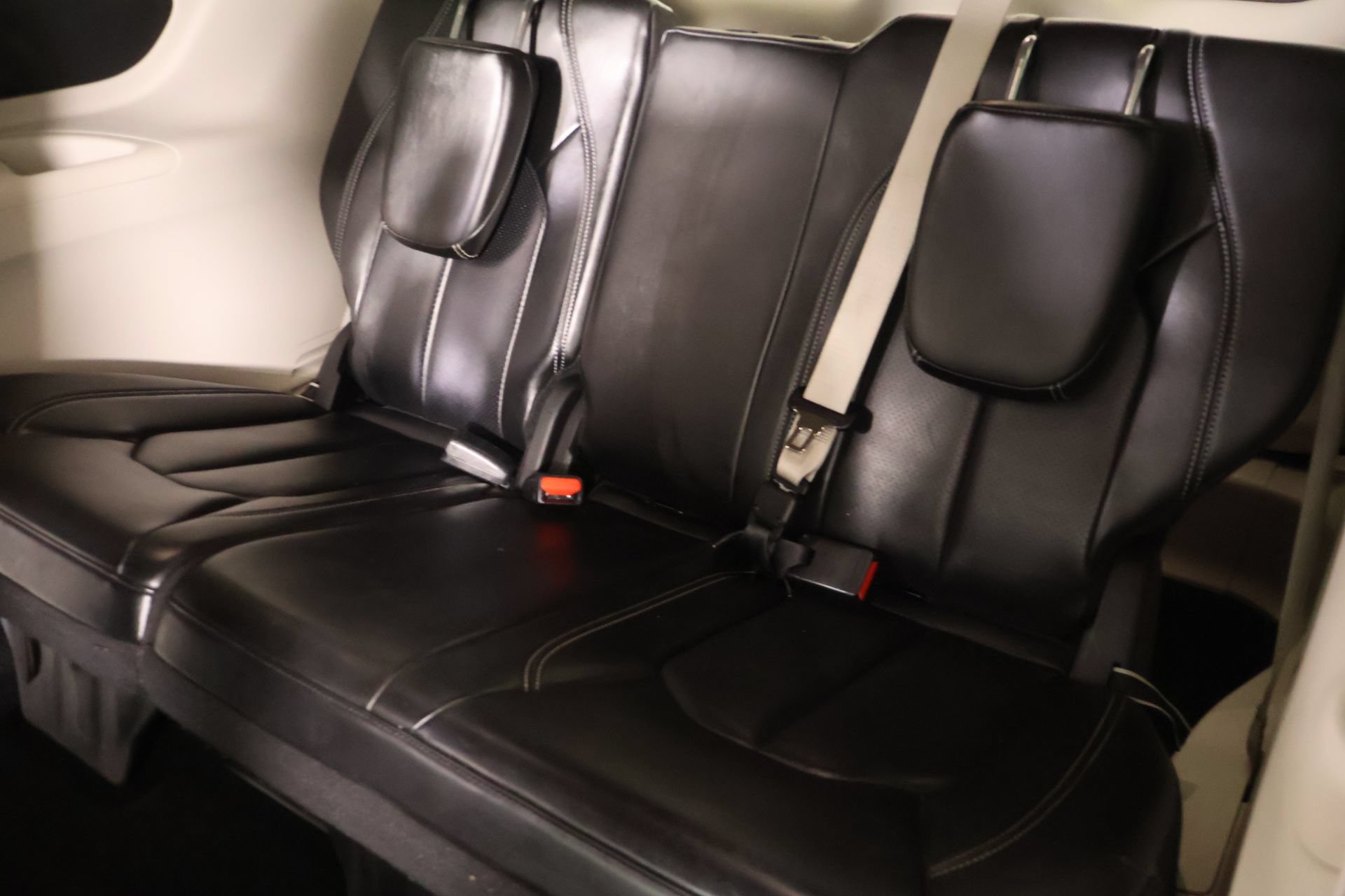 Used 2023 Chrysler Pacifica Touring-L FWD image 12