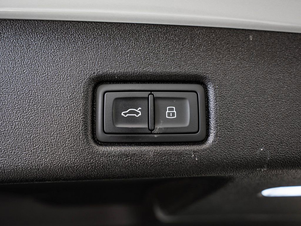 Certified 2025 Audi Q5 Premium w/ 19" Wheel Package image 21