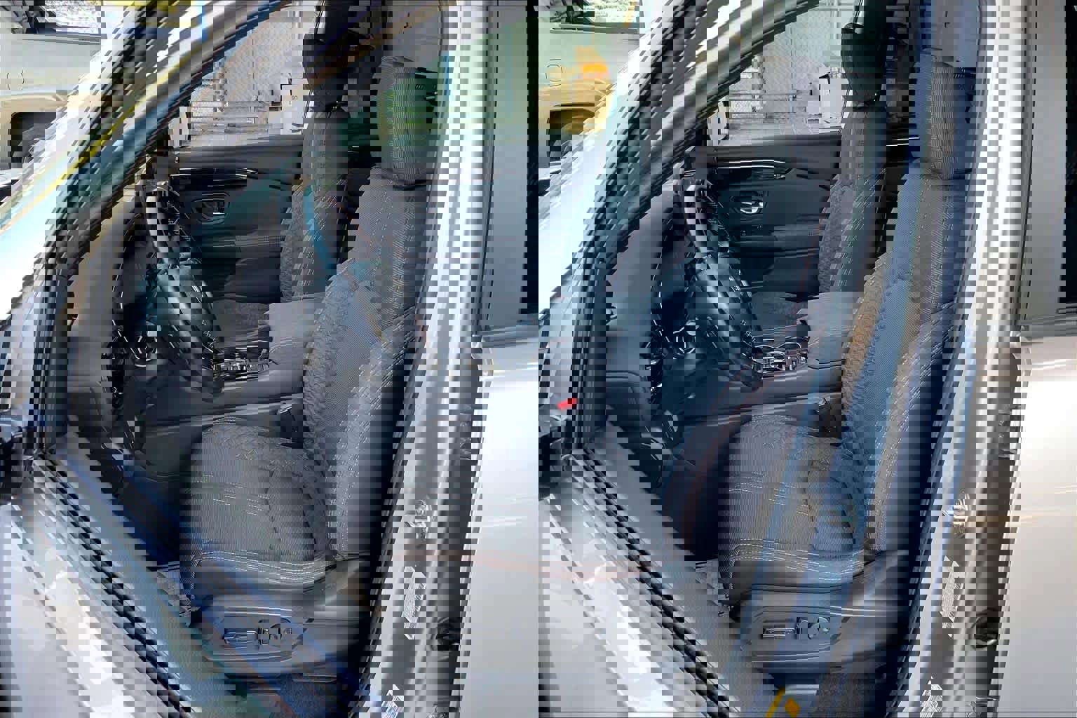 Used 2025 Honda Pilot Sport image 8