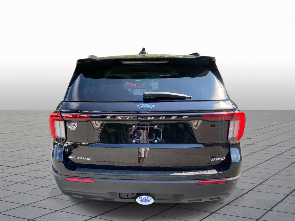 Used 2026 Ford Explorer Active AWD/4WD image 6