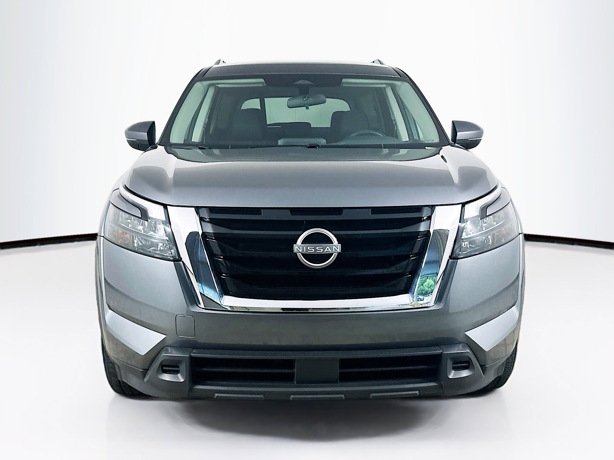 Used 2025 Nissan Pathfinder SV FWD image 2