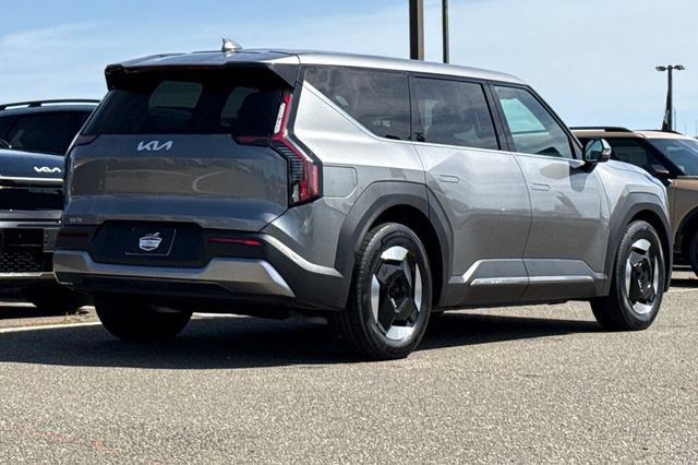 Certified 2024 Kia EV9 Light Long Range RWD image 5