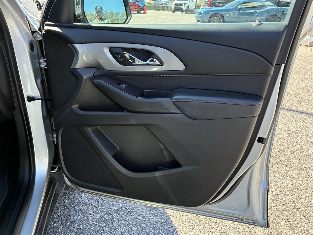 Used 2021 Chevrolet Traverse LS image 35