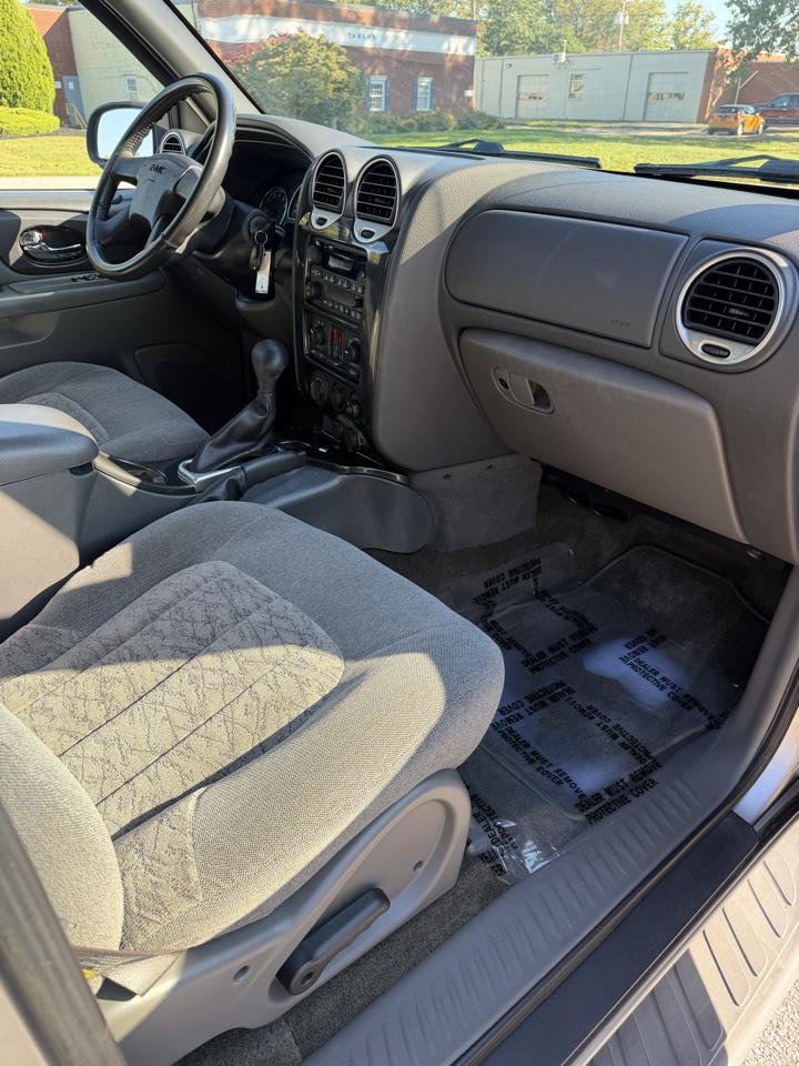 Used 2004 GMC Envoy XL SLE w/ 1SB Preferred Equipment Group AWD/4WD image 10