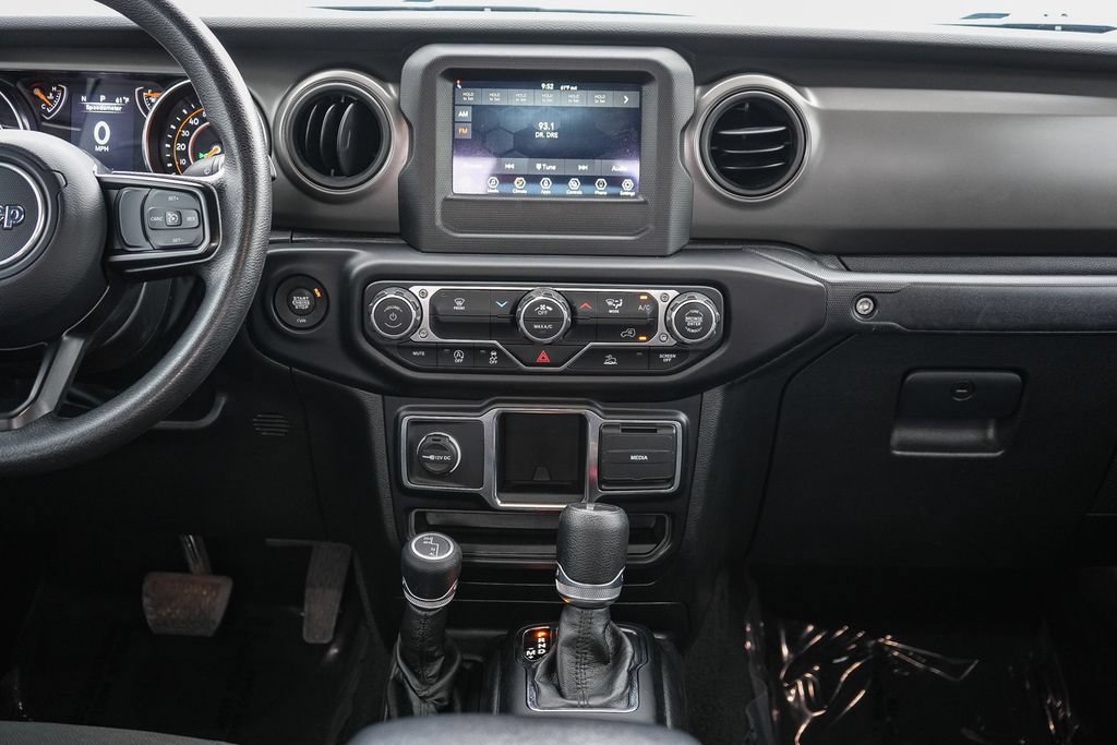 Used 2022 Jeep Gladiator Sport AWD/4WD image 15