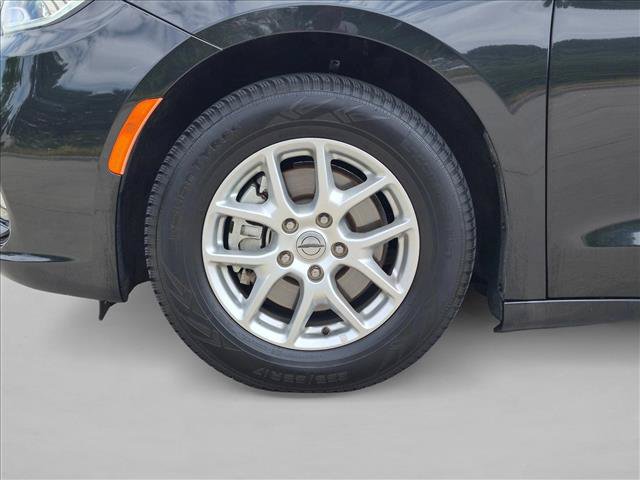 Used 2022 Chrysler Pacifica Touring-L FWD image 23