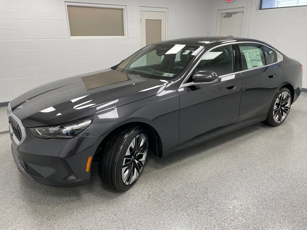 Used 2025 BMW 530i xDrive image 3