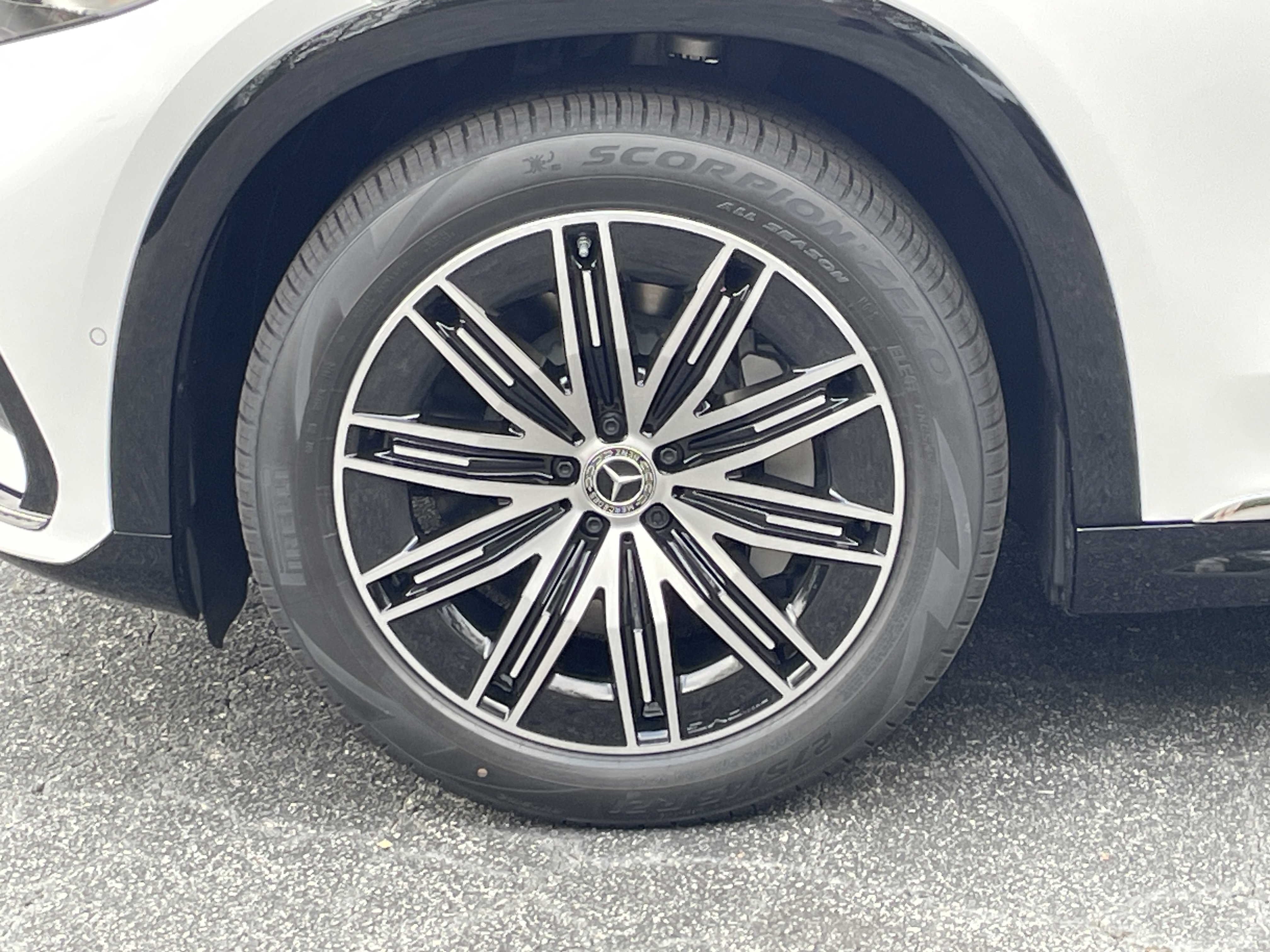 New 2026 Mercedes-Benz EQS 400 4MATIC SUV image 16