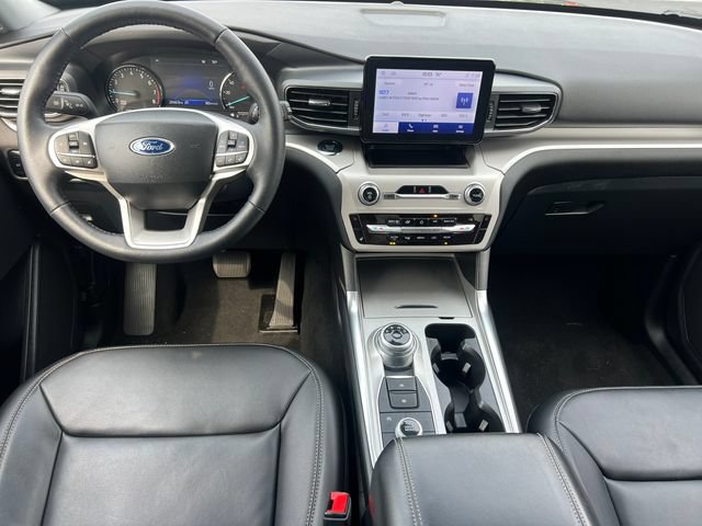 Certified 2024 Ford Explorer XLT w/ Equipment Group 202A AWD/4WD image 3