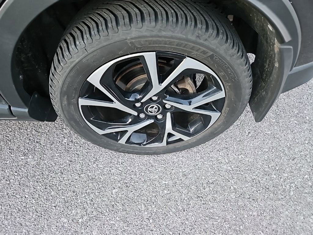 Used 2018 Toyota C-HR XLE image 12