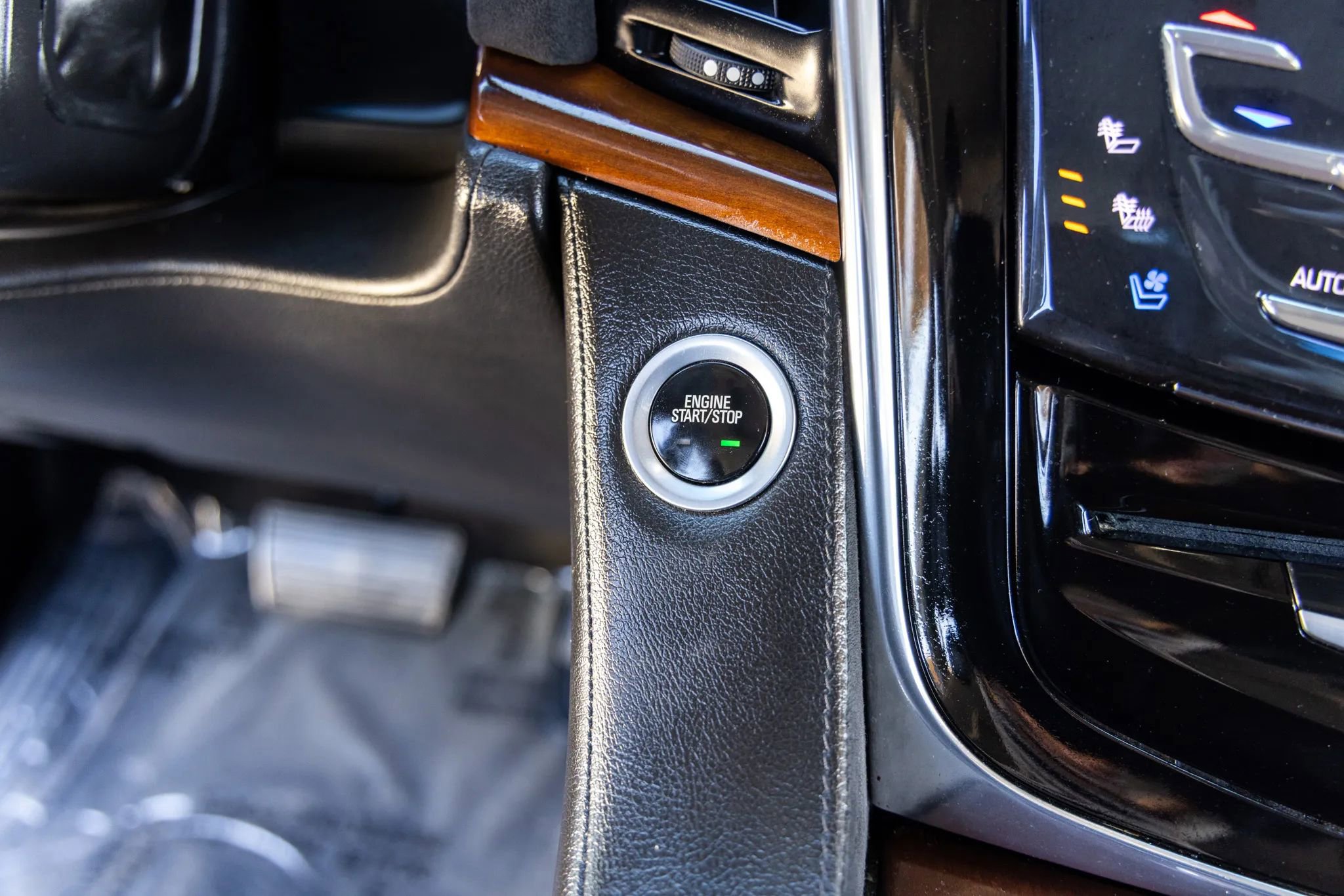 Used 2017 Cadillac Escalade Luxury image 30