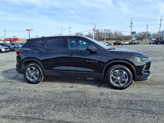 Used 2025 Chevrolet Blazer LT FWD image 11