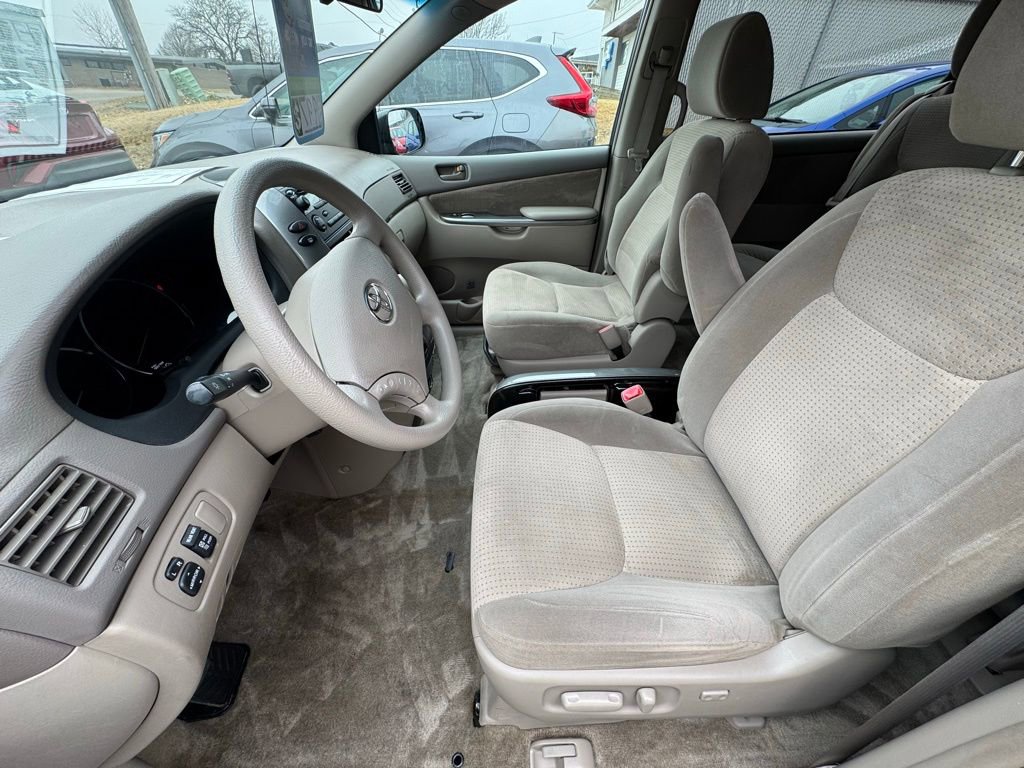 Used 2010 Toyota Sienna LE FWD image 10