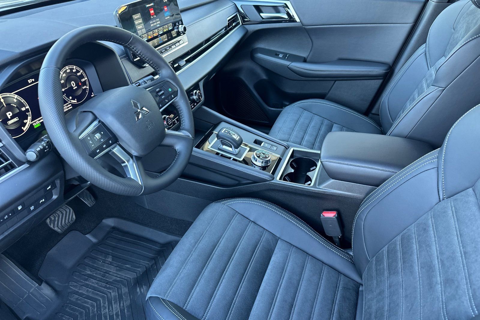 New 2025 Mitsubishi Outlander SE image 9