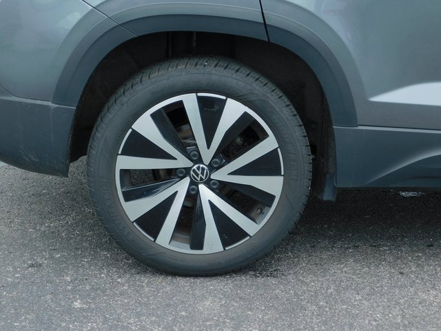 Used 2024 Volkswagen Taos SE image 11