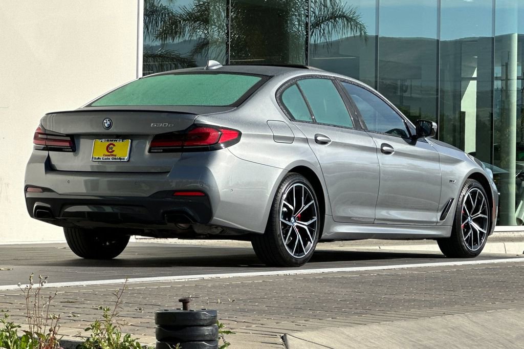 Used 2023 BMW 530e w/ M Sport Package image 3