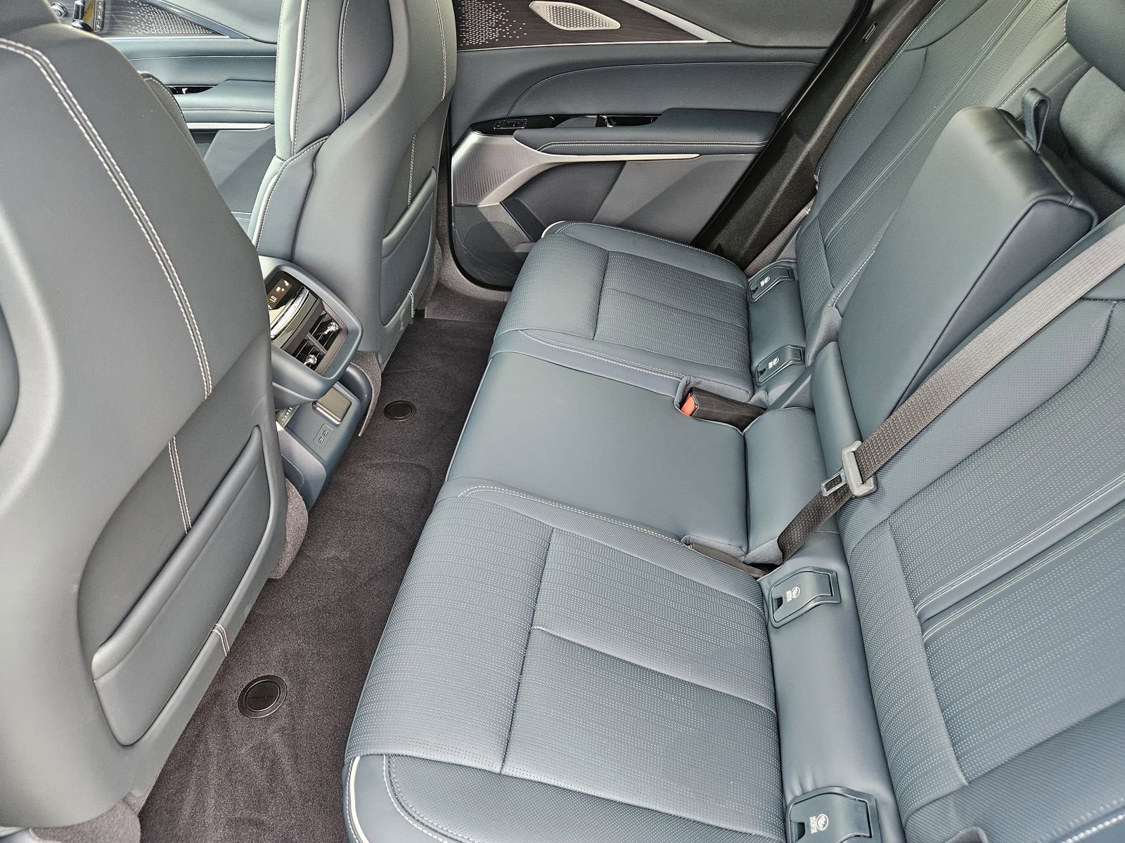 Certified 2024 Cadillac Lyriq Luxury w/ Nappa Leather Package image 33