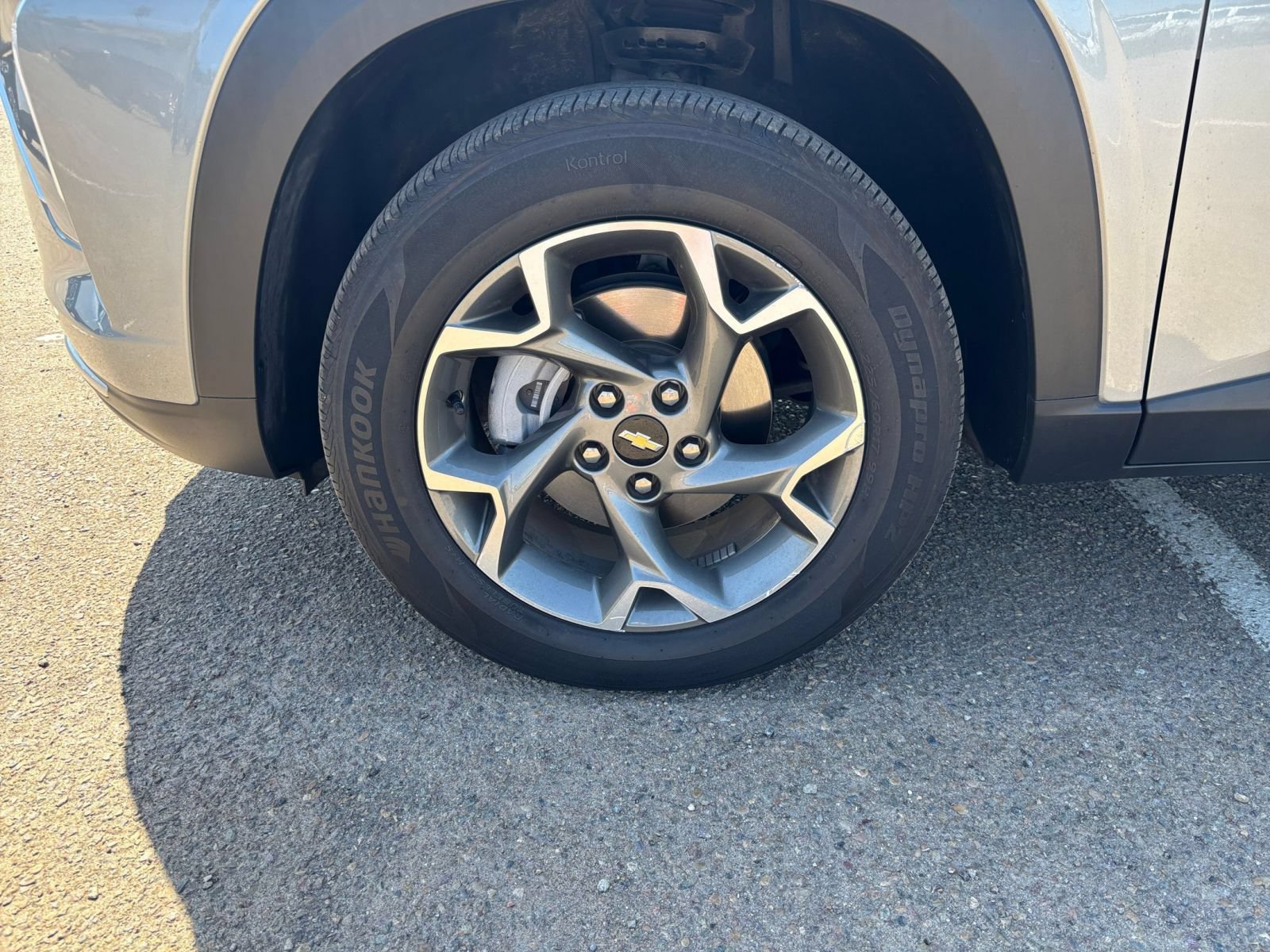 Used 2025 Chevrolet Trax LT FWD image 28
