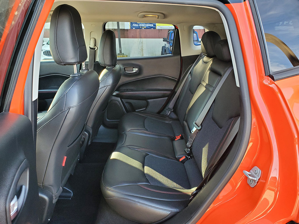 Used 2018 Jeep Compass Trailhawk w/ Cold Weather Group AWD/4WD image 12