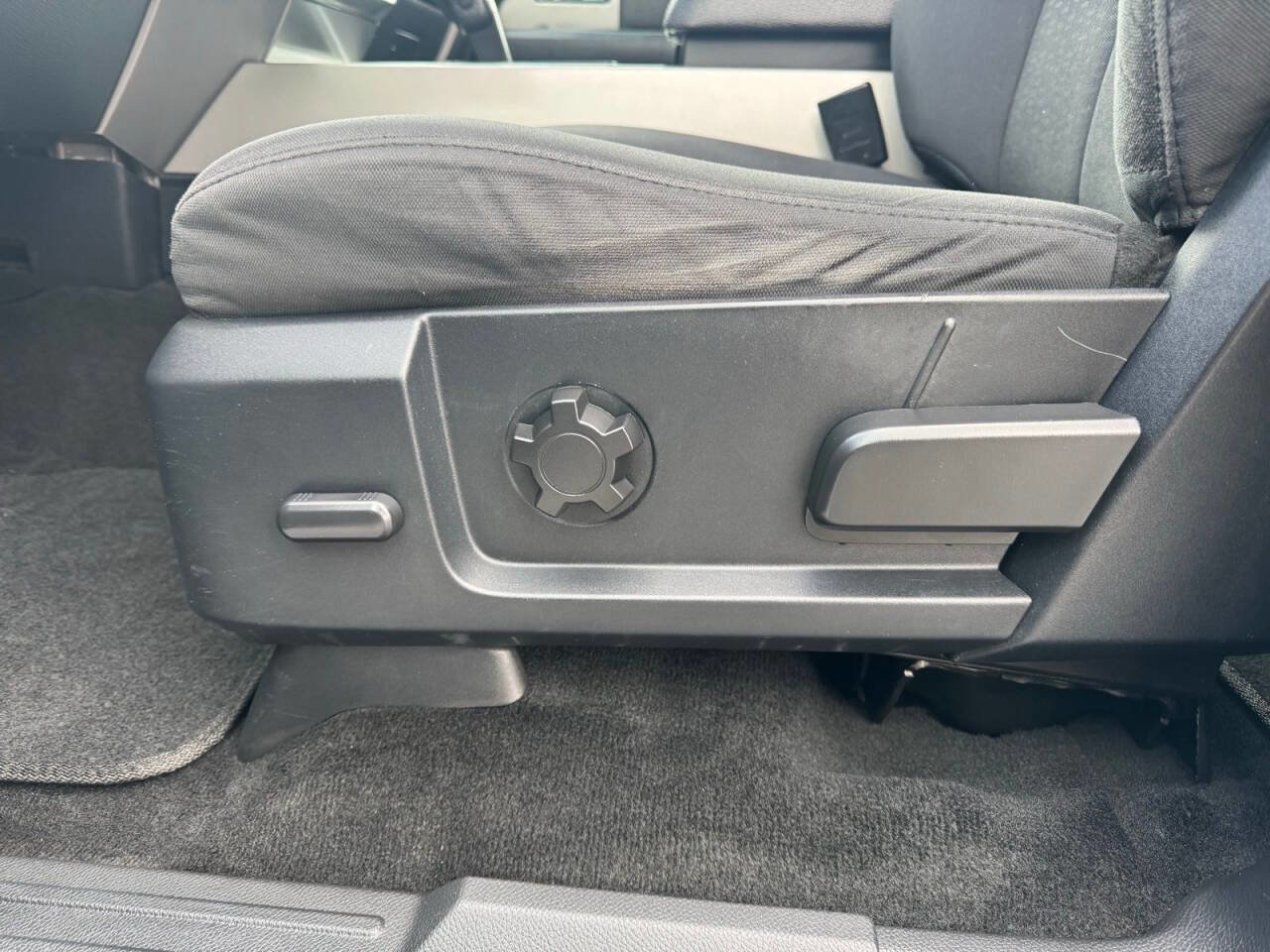 Used 2016 Ford Expedition EL XLT AWD/4WD image 14