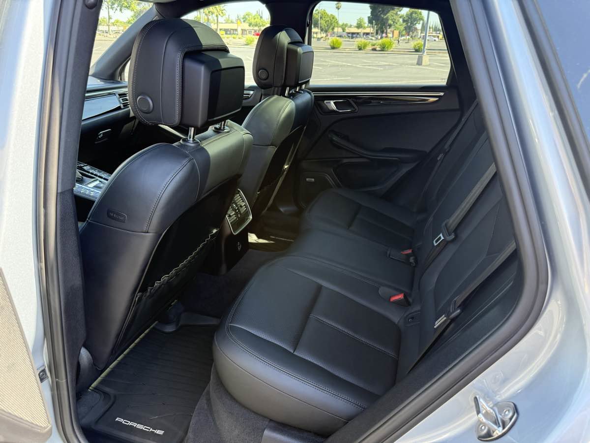Used 2021 Porsche Macan AWD/4WD image 27