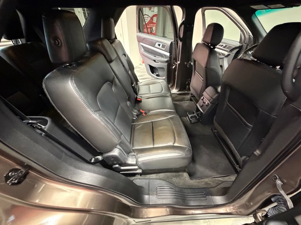 Used 2016 Ford Explorer XLT w/ Equipment Group 202A AWD/4WD image 45