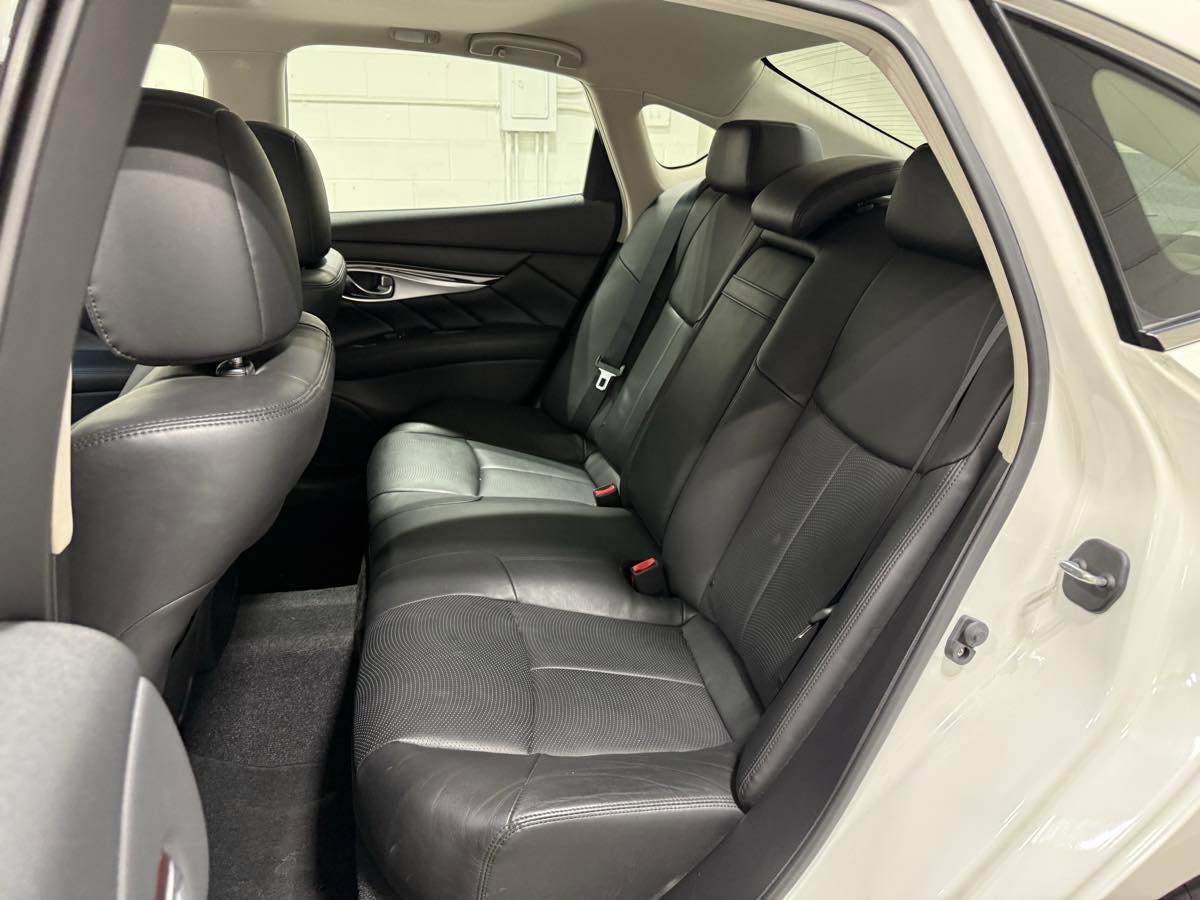 Used 2015 INFINITI Q70 3.7 w/ Technology Package image 19