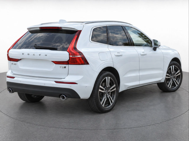 Used 2019 Volvo XC60 T5 Momentum w/ Multimedia Package AWD/4WD image 4