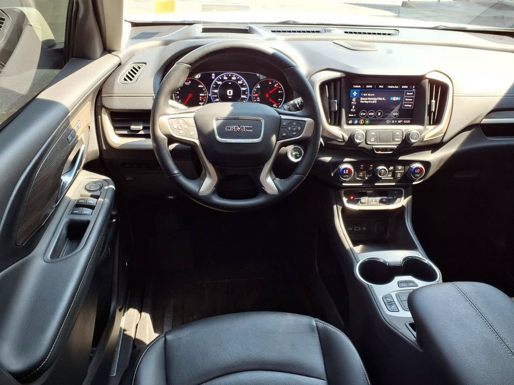 Used 2024 GMC Terrain Denali w/ Denali Premium Package AWD/4WD image 7