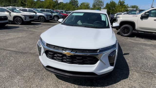 New 2026 Chevrolet Trax LS w/ LS Convenience Package FWD image 5