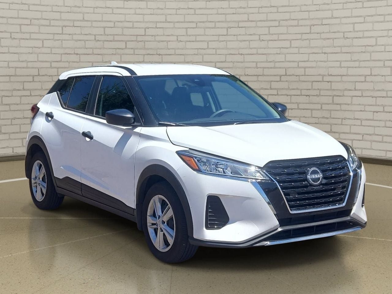 Used 2025 Nissan Kicks Play S FWD image 3