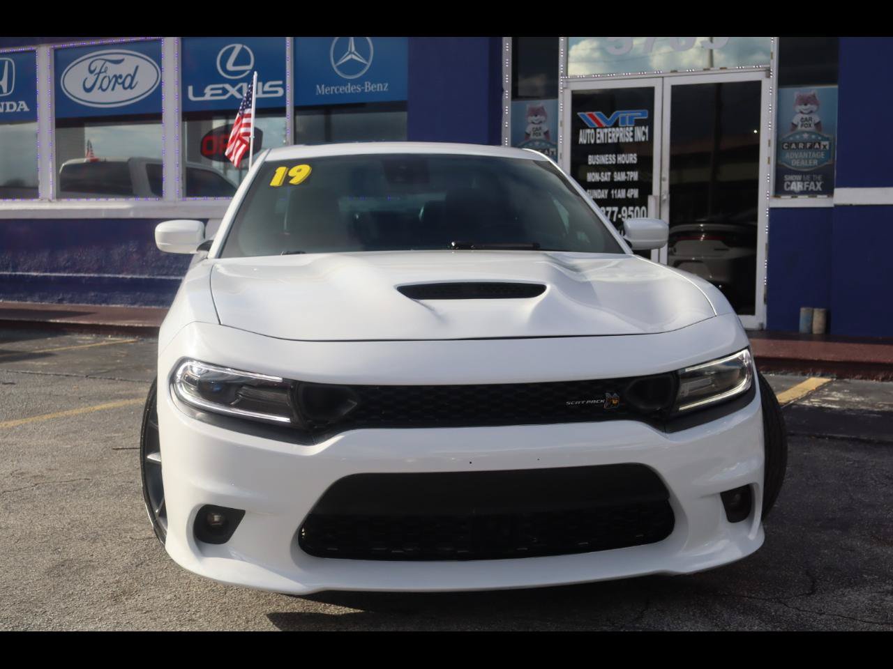 Used 2019 Dodge Charger Scat Pack w/ Technology Group RWD image 3