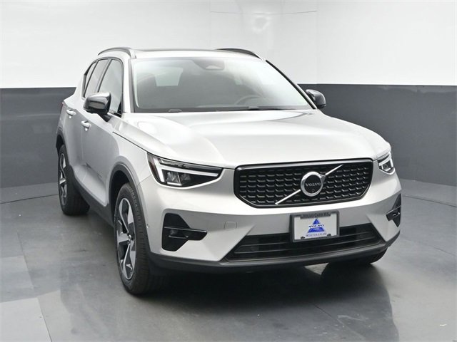 Used 2024 Volvo XC40 B5 Plus w/ Protection Package Premier image 2