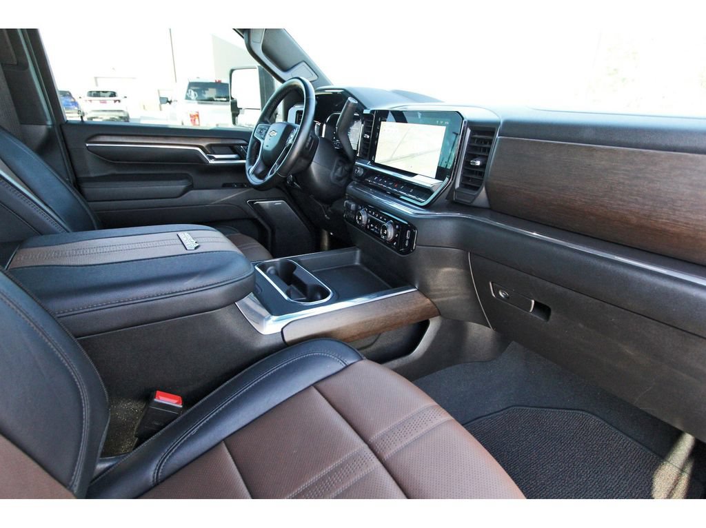 Used 2024 Chevrolet Silverado 2500 High Country w/ Technology Package AWD/4WD image 30