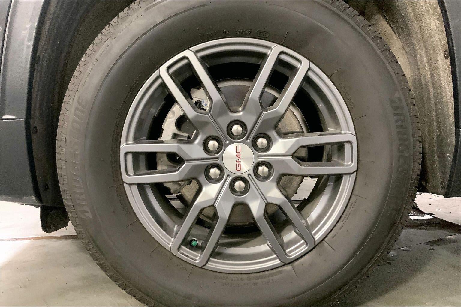 Used 2025 GMC Acadia Elevation FWD image 9