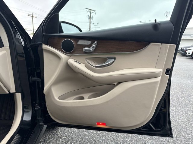 Used 2022 Mercedes-Benz GLC 300 4MATIC image 24