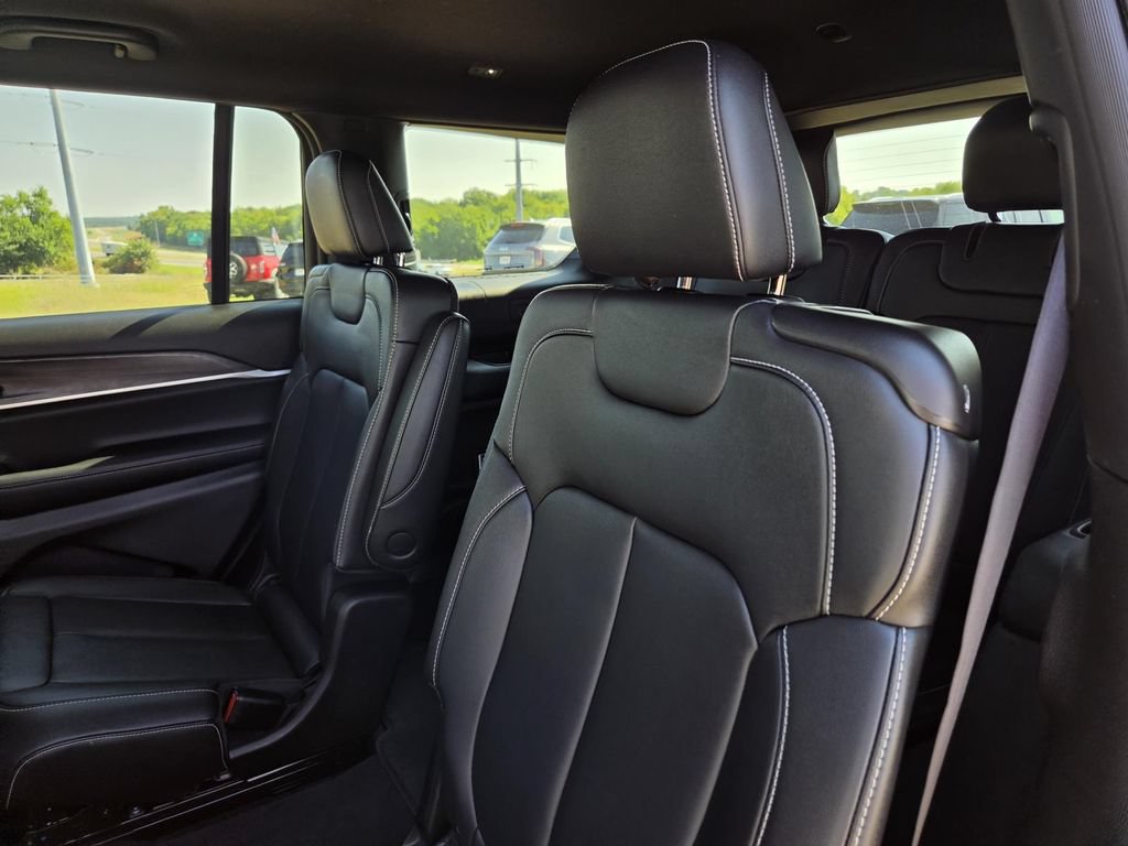 Used 2024 Jeep Grand Cherokee L Limited w/ Black Appearance Package RWD image 34